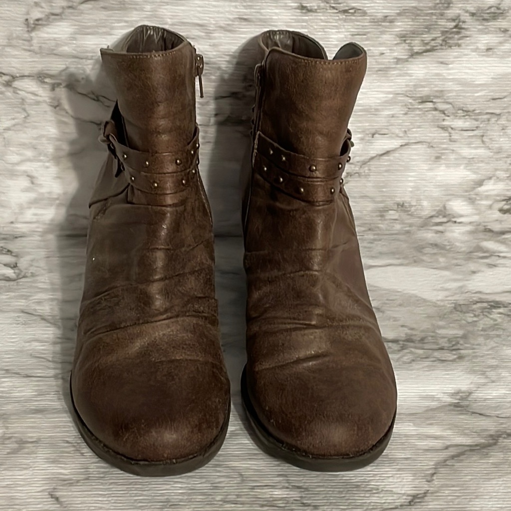 Bare Traps, Booties